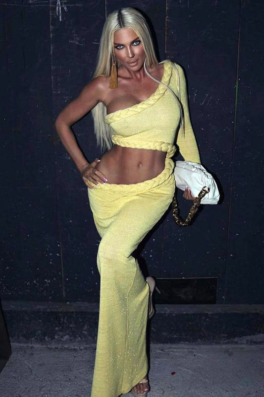 Η Jelena Karleusa με sexy κίτρινο outfit σε βραδινή έξοδο στο Βελιγράδι