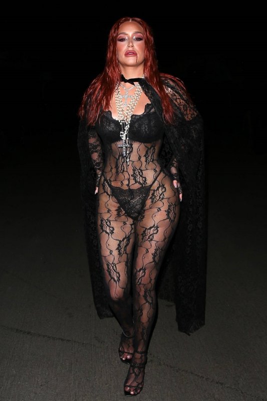 Η Anastasia Karanikolaou με see through σε Halloween party στο Beverly Hills